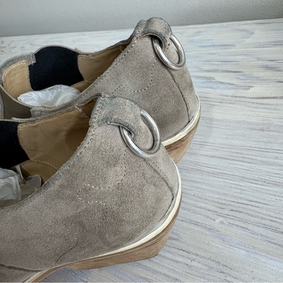 Rag & Bone Finlay Taupe Suede Western Pull-on Ankle Boots Wooden Heel Size 9.5 - Picture 14 of 16